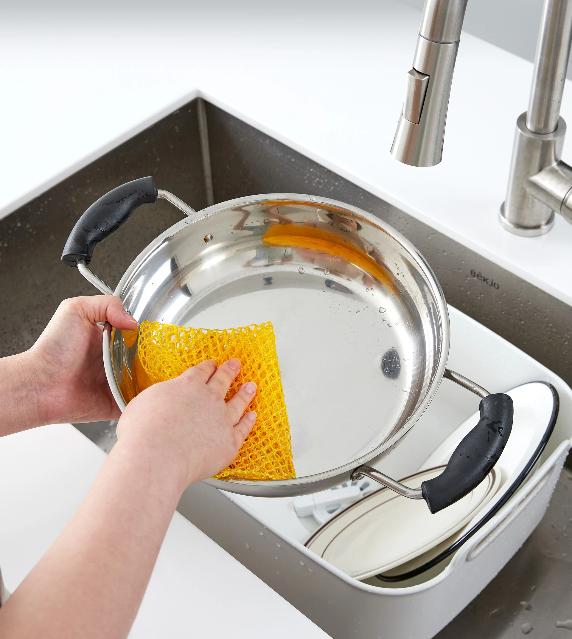 Cleansing mesh