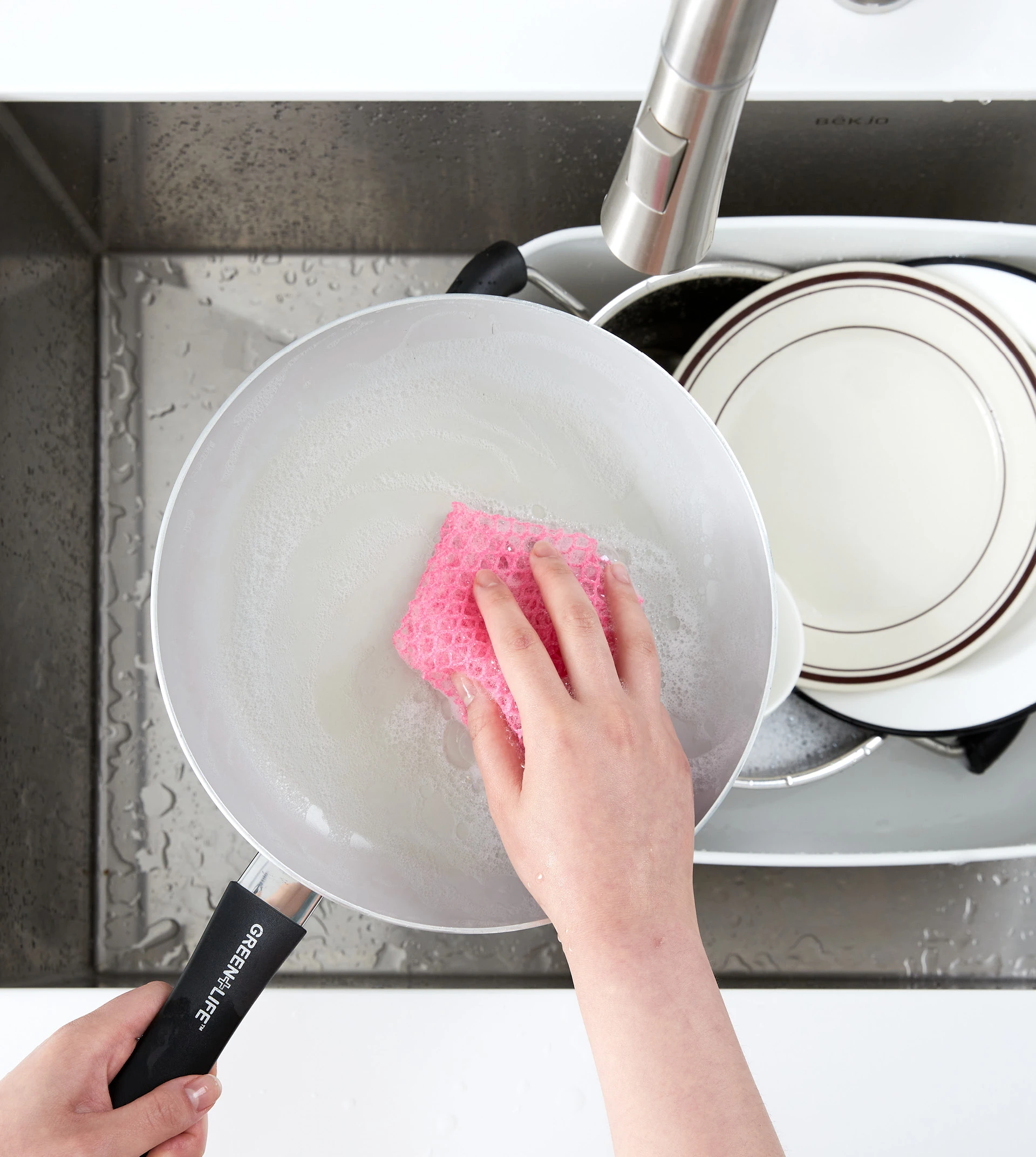 Cleansing mesh