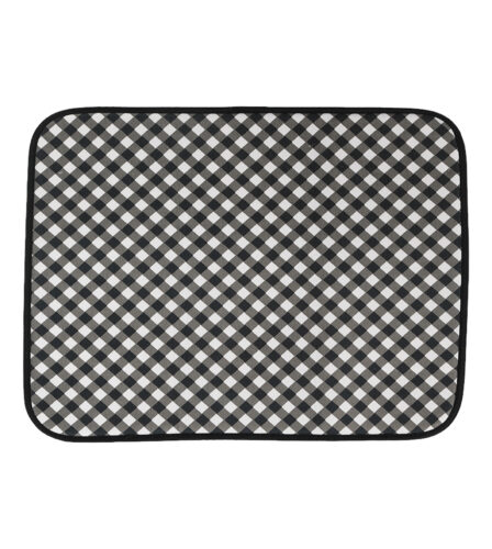 Black microfiber draining mat.